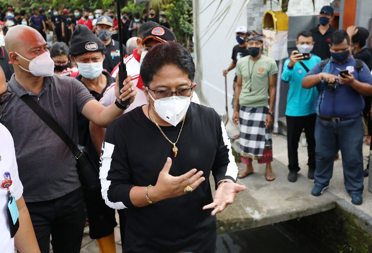 podiumnews.com-Giri Prasta Ajak Masyarakat Jaga Kebersihan Saluran Irigasi